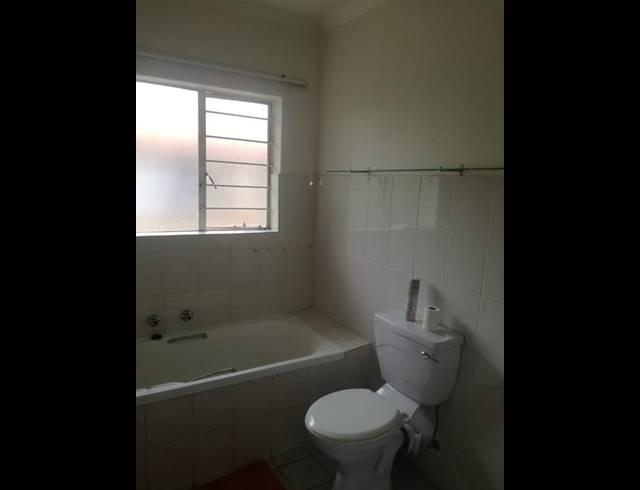 2 BEDROOM PROPERTY TO RENT IN WILLOW PARK MANOR